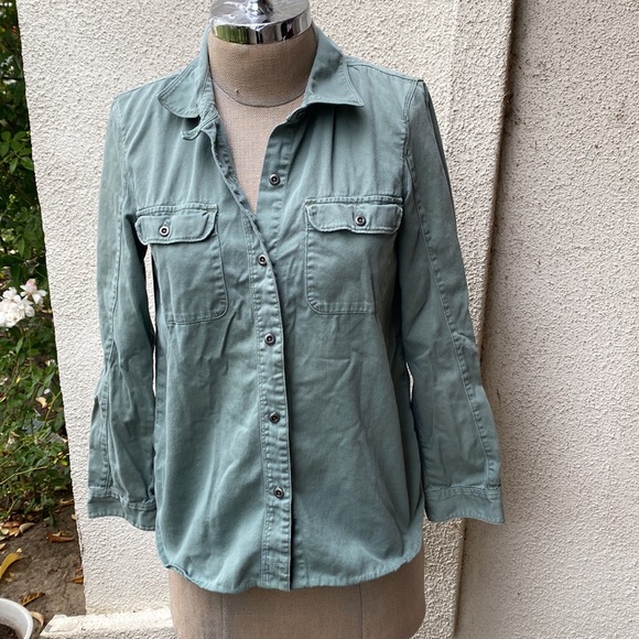 Madewell fabulous jacket shirt with great pockets & buttoned down front - Picture 2 of 12